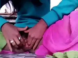 Ladki Nangi Naha Rahi Hai