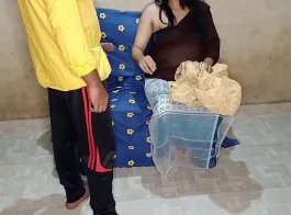 Bahu Ko Sasur Ne Jabardasti Pela